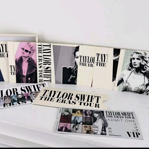 TAYLOR SWIFT THE ERAS TOUR VIP GIFT BOX - Picture 7 of 11
